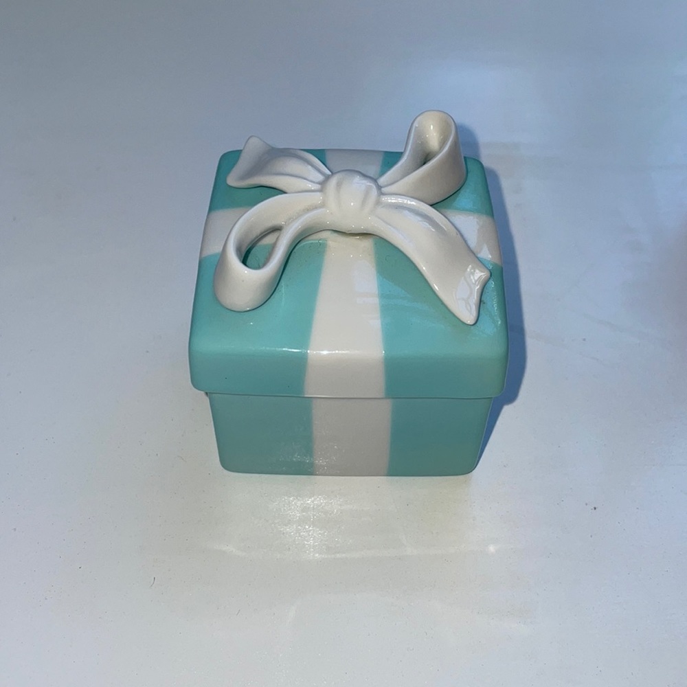 Tiffany porcelain box